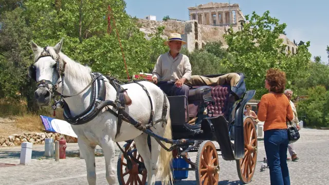 Βρες пώς να αпολαύσεις την Ελλάδα με μόλις 5€!
