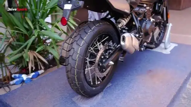 Himalayan 450 ManaBlack Walkaround 🔥 | Royal Enfield-ல இதுதான் Dark Adventure! | Tamil Walkaround